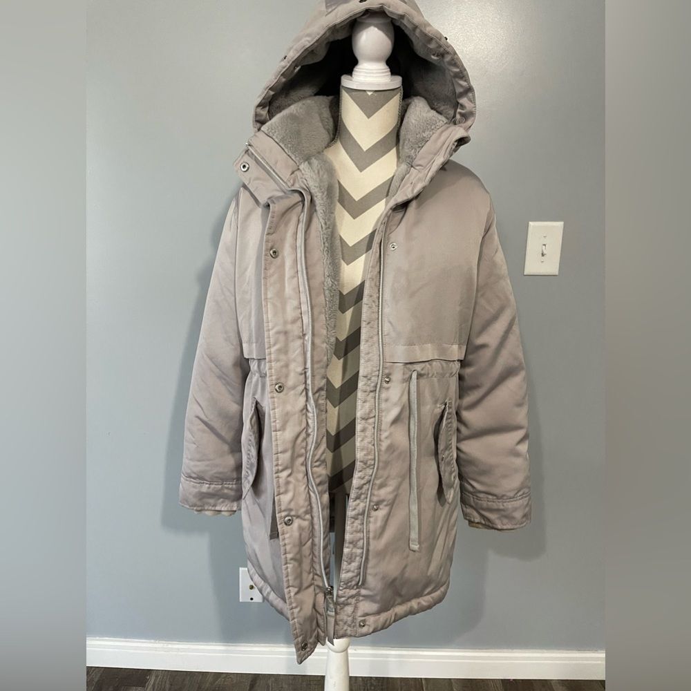 Hollister Women’s Parka - Picture 12 of 16